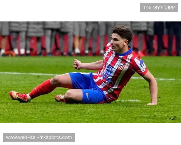 点球罚失后阿尔瓦雷斯独自加练，马竞更衣室气氛紧张