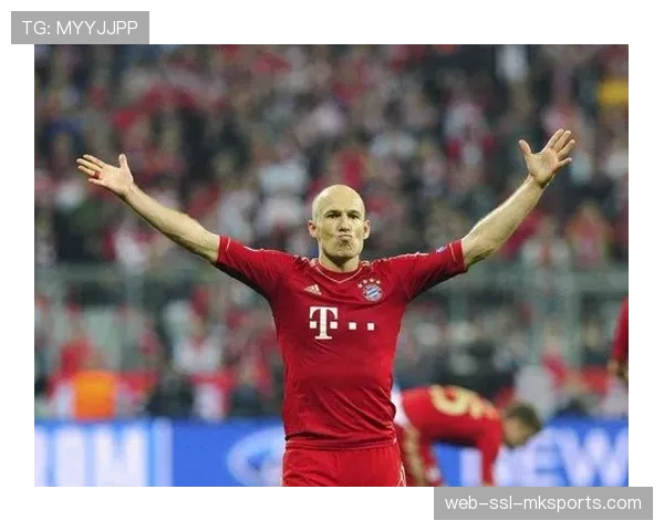 拜仁双后腰体系筑牢防线，攻守均衡战术成熟